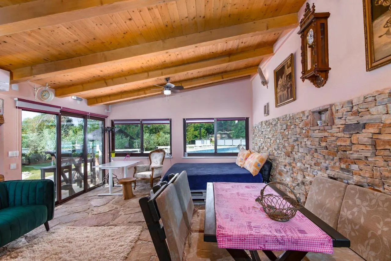Istrian Tavern Next To The Pool バニョレ 0*,  クロアチア